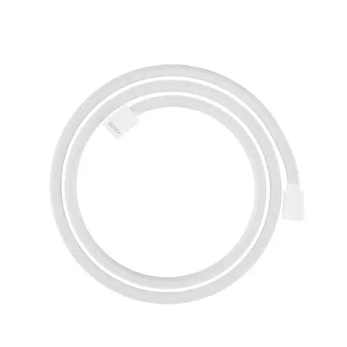 Weißer Textilbrauseschlauch von AXOR, spiralförmig angeordnet, mit zwei unterschiedlichen Anschlussmündungen.